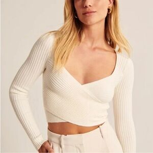 ABERCROMBIE & FITCH Cream Luxeloft Slim Wrap Sweater sz M
